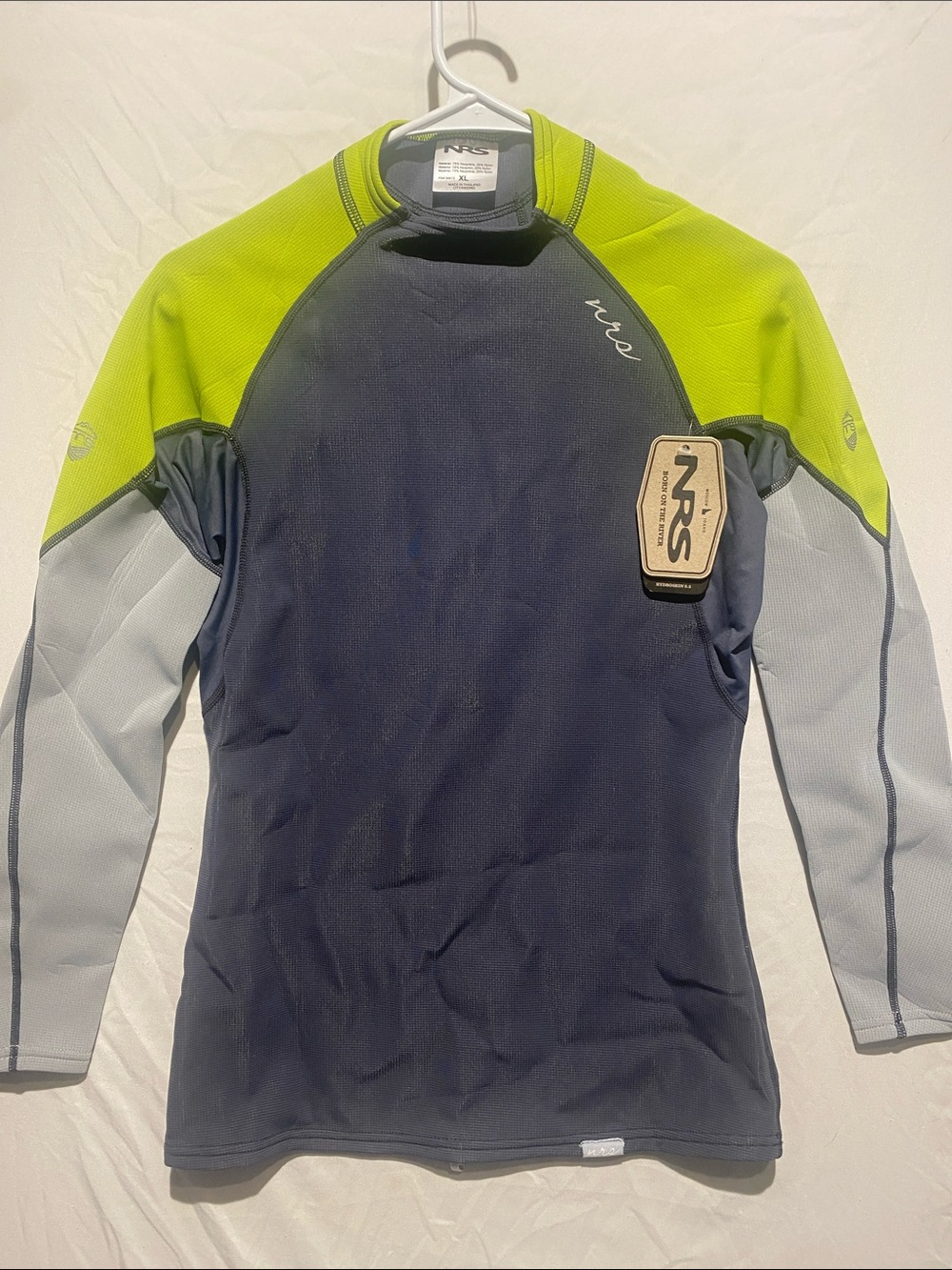 NRS women’s hydroskin 0.5 Long Sleeve Rash Guard - Navy & Lime Green